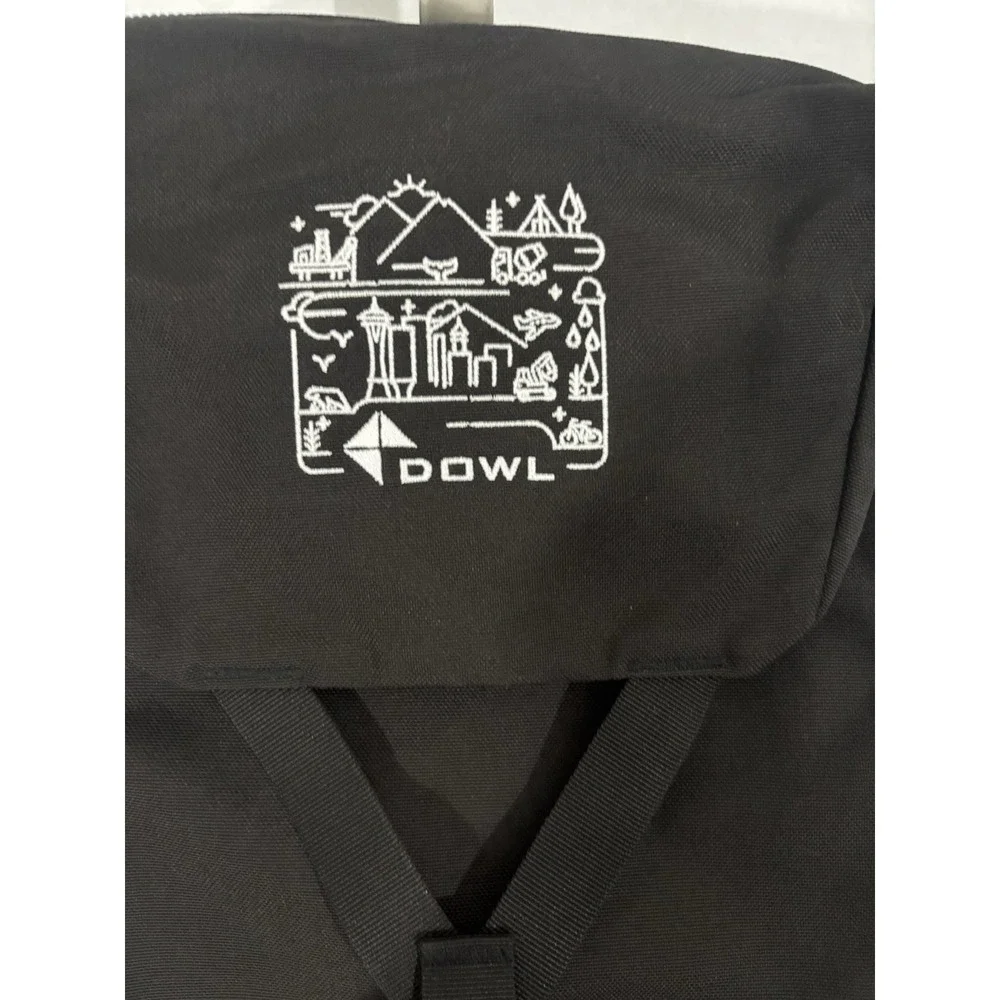 Topo DOWL EMBROIDERED Backpack Black Cinch Flap DayBag Laptop 23L Rooster